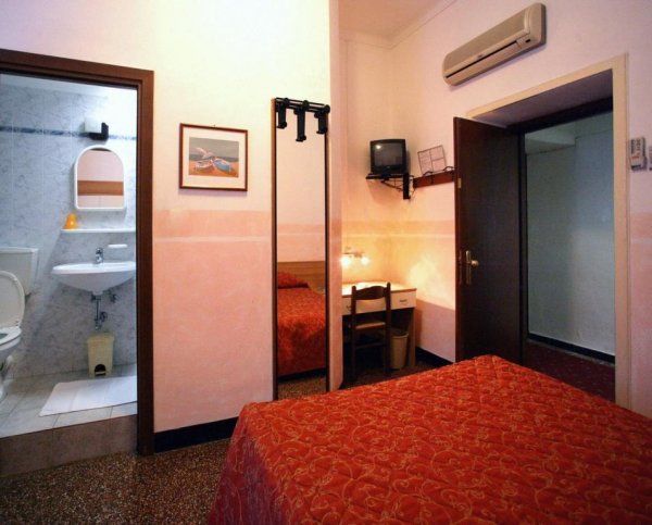 Hotel Assarotti, Генуя
