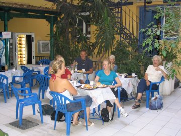 Student and Travellers Inn, Atény