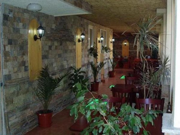 Hotel Laguna, Burgasas
