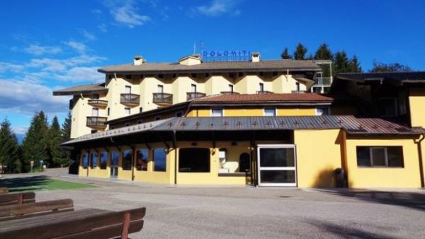 Hotel Dolomiti, Роверето