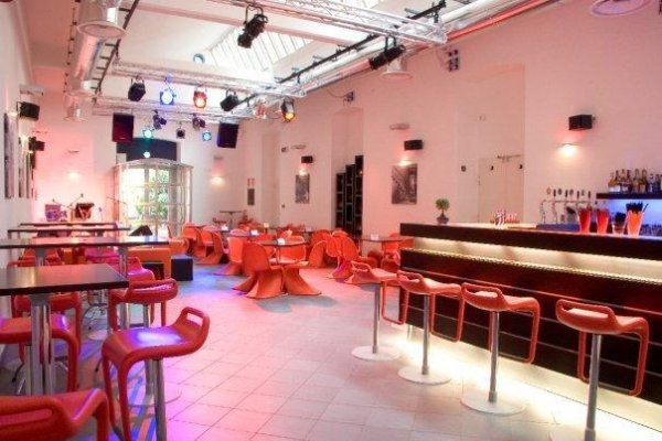 Fabric Hostel and Club, Неапол